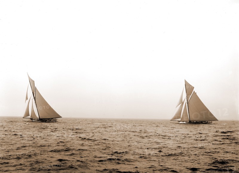 Shamrock I and Columbia two minutes after start, Columbia (Sloop), Shamrock I (Yacht), America's Cup races, Regattas, Yachts, 1899