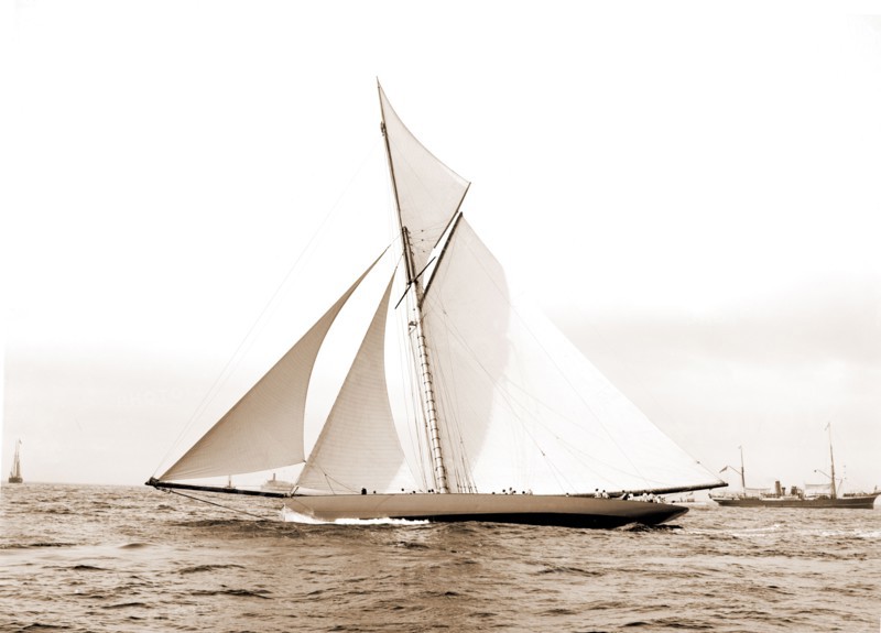 Shamrock I coming for the line, Shamrock I (Yacht), America's Cup races, Regattas, Yachts, 1899
