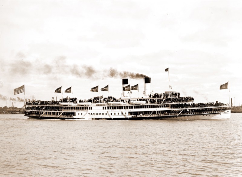 Steamer Tashmoo, Dewey Naval Parade, Detroit River, Dewey, George, 1837-1917, Anniversaries, Tashmoo (Side wheeler), Side wheelers, Naval parades & ceremonies, Rivers, United States, Michigan, Detroit River, 1900