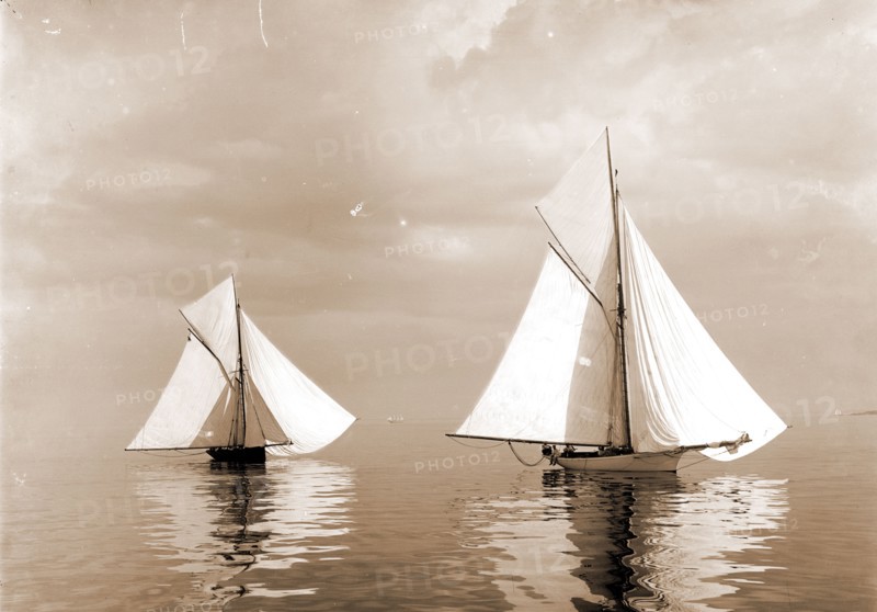 A drifting match, Rosalind and Beetle, Peabody, Henry G, (Henry Greenwood), 1855-1951, Peabody, Henry G, (Henry Greenwood), 1855-1951, Beetle (Yacht), Rosalind (Yacht), Yachts, 1891