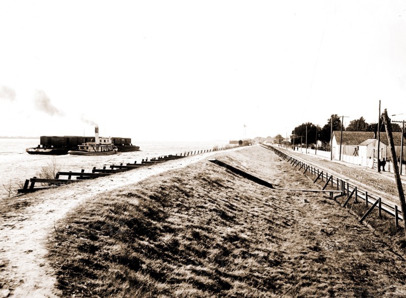 Chalmette, a section of the levee, New Orleans, La, Levees, Rivers, United States, Louisiana, Chalmette, United States, Mississippi River, 1890