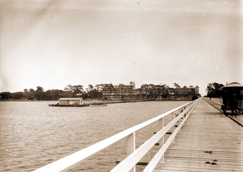 Hotel Ormond from bridge, Ormond, Fla, Hotels, Resorts, Bridges, Horse railroads, United States, Florida, Ormond Beach, 1890