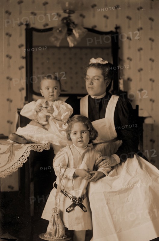 W.H. Jackson family, W.H. Jackson's grandchildren with nurse, Jackson, William Henry, 1843-1942, Family, Governesses, Children, Families, 1900