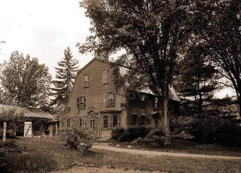 The Old manse, Concord, Massachusetts, Hawthorne, Nathaniel,, 1804-1864, Homes & haunts, Emerson, William,, 1769-1811, Homes & haunts, Emerson, Ralph Waldo,, 1803-1882, Homes & haunts, Dwellings, United States, Massachusetts, Concord, 1900