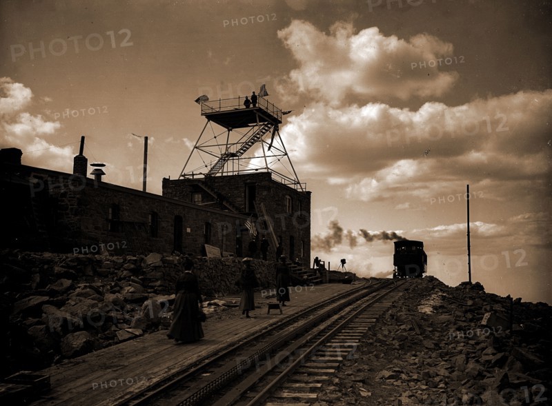 Station and hotel, summit of Pike's Peak, Jackson, William Henry, 1843-1942, Hotels, Railroad stations, Mountain railroads, United States, Colorado, Pike's Peak, 1901