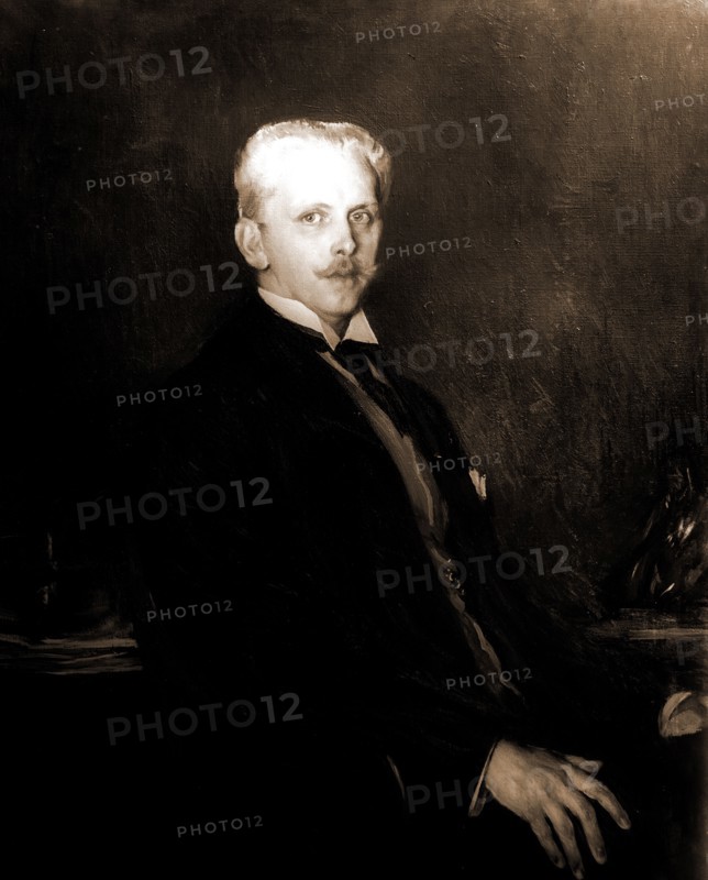 Edward Robinson, half-length portrait, Tarbell, Edmund Charles, 1862-1938, Robinson, Edward, 1858-1931, 1906