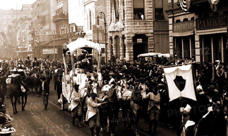 Mardi Gras day, Rex passing up Camp Street, New Orleans, Carnival, Parades & processions, Streets, Carriages & coaches, United States, Louisiana, New Orleans, 1900