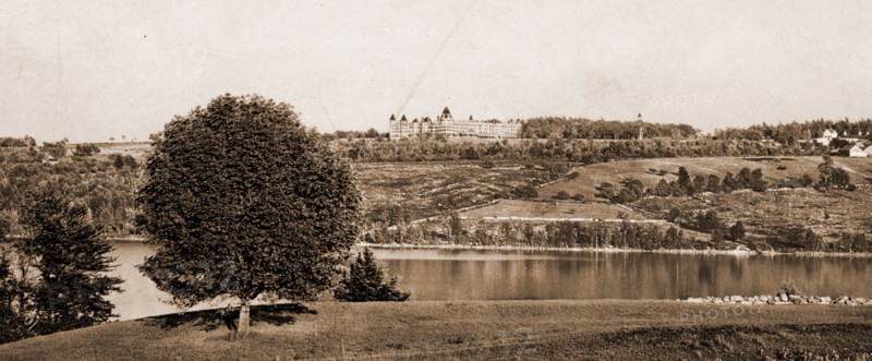 Poland Spring House, South Poland i.e. Poland Spring, Maine, Hotels, United States, Maine, Poland Spring, 1900