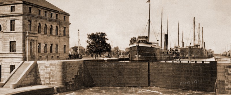 Leaving the Poe Lock, Sault Ste. Marie, Michigan, Locks (Hydraulic engineering), United States, Michigan, Sault Sainte Marie, United States, Michigan, Sault Sainte Marie Canal, 1900