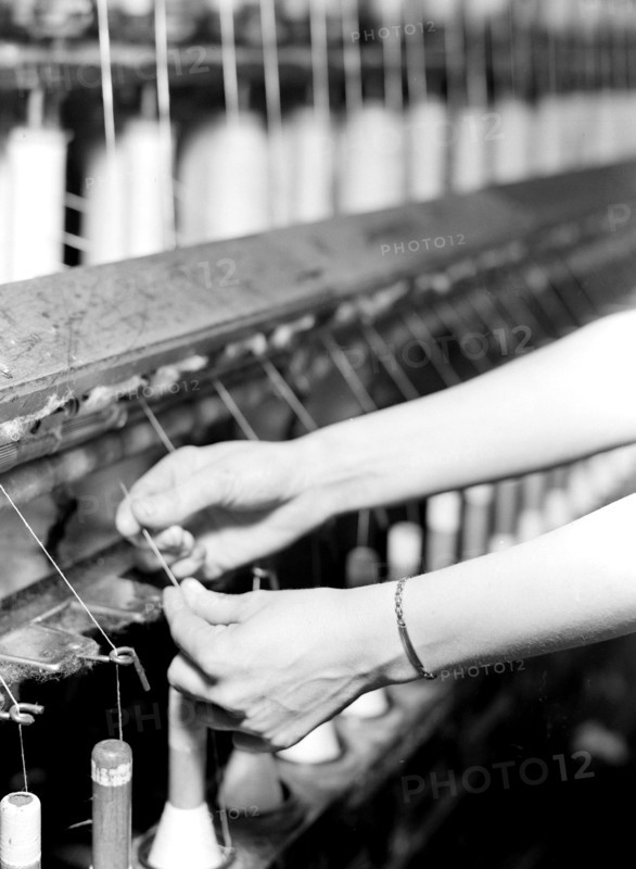 High Point, North Carolina - Textiles. Pickett Yarn Mill. Spinning - Saco-Lowell machine - showing hands of woman in operation - highly skilled, January 1937, Lewis Hine, 1874 - 1940, was an American photographer, who used his camera as a tool for social reform. US,USA