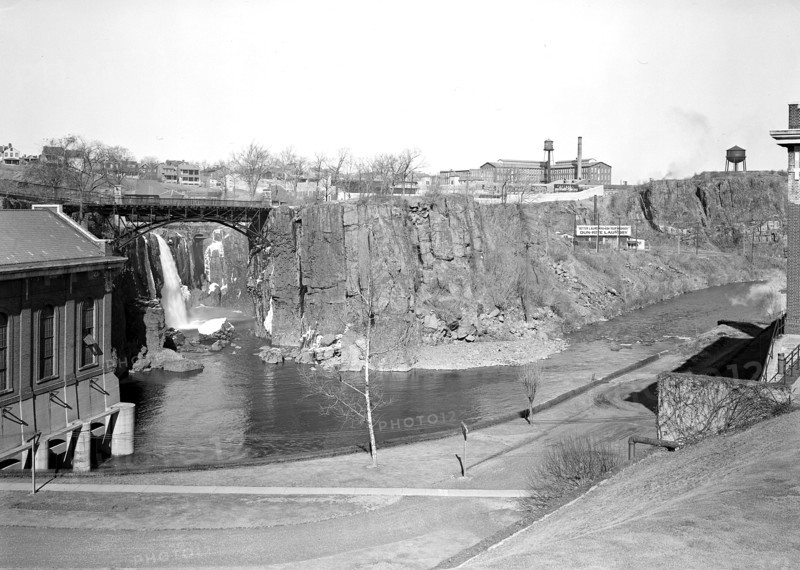 Paterson, New Jersey - Textiles. A glimps of Passaic Falls and River, March 1937, Lewis Hine, 1874 - 1940, was an American photographer, who used his camera as a tool for social reform. US,USA