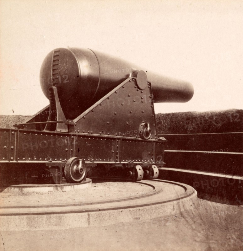 Fifteen-inch gun in Battery Rodgers on the Potomac, USA, US, Vintage photography
