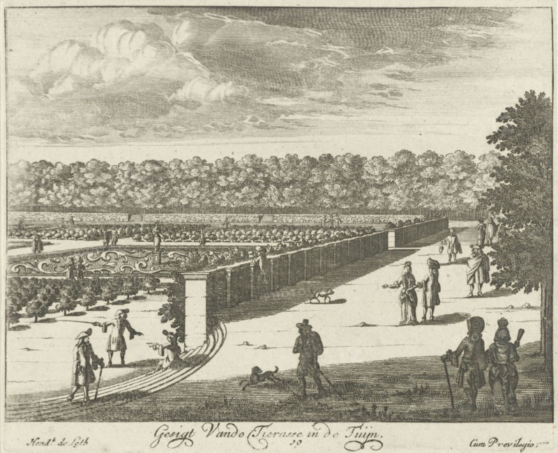 View from the terrace in the garden of Soestdijk Palace, with walking figures, The Netherlands, print maker: Hendrik de Leth (mentioned on object), Dating 1725 - 1747