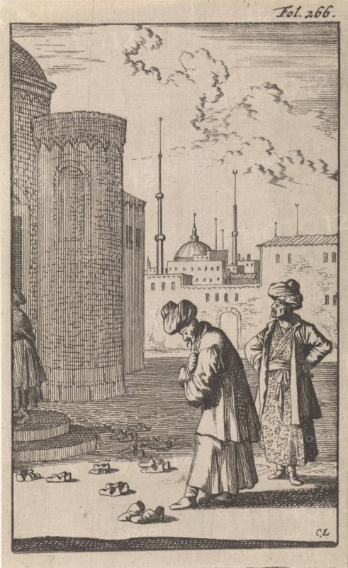 On a square two Turks are walking towards a mosque where before the entrance are a few pairs of shoes, Caspar Luyken, Timotheus ten Hoorn, 1696