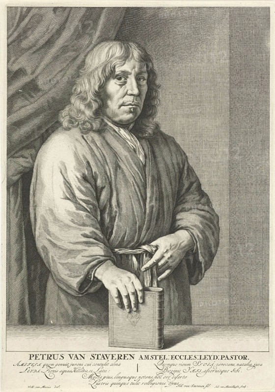 Portrait of Petrus van Staveren, pastor of Leiden The Netherlands, his hand resting on a Bible, print maker: Johannes Willemsz. Munnickhuysen (mentioned on object), Dating 1664 - 1721