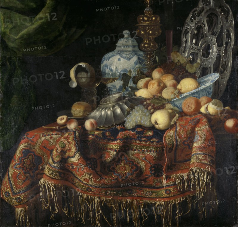Still Life with Fruit and Crockery on a Turkish Carpet, attributed to Francesco Fieravino (genaamd Il Maltese), 1650 - 1680