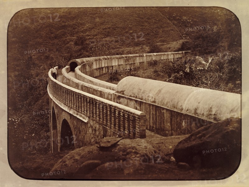 The Curved Bridge of the St. Anthony River Aqueduct (Aqueducto d