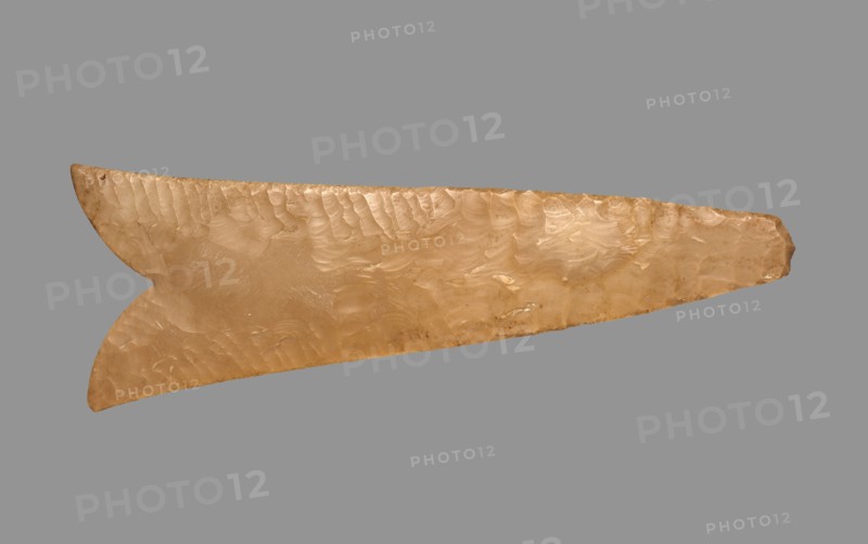 Fishtail Knife, 4000-3000 BC. Egypt, Predynastic Period, Naqada IIb period, 4000-3000 BC. Tan-colored flint; overall: 6.5 cm (2 9/16 in.).