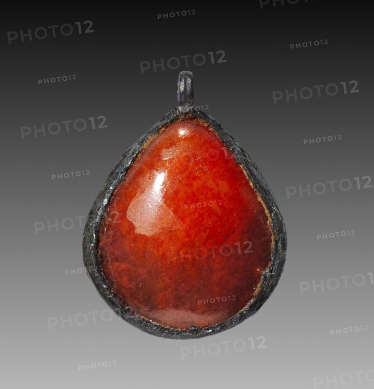 Oyster-Shell Pendant, 1980-1801 BC. Egypt, Middle Kingdom, Dynasty 12. Carnelian and silver; overall: 1.5 cm (9/16 in.).