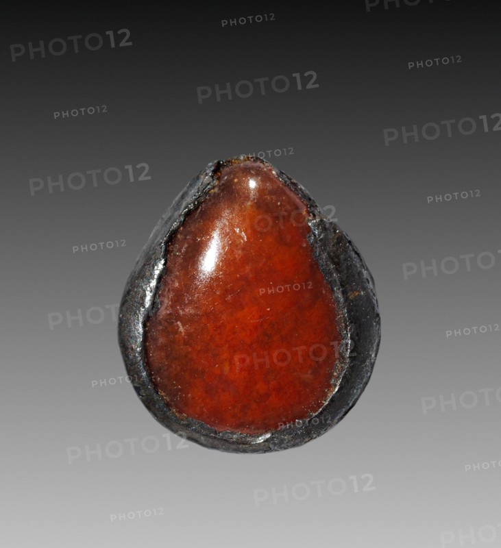 Oyster-Shell Pendant, 1980-1801 BC. Egypt, Middle Kingdom, Dynasty 12. Carnelian and silver; overall: 1.5 cm (9/16 in.).