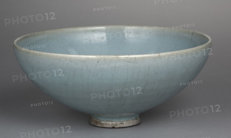 Bowl:  Jun Ware, 1100s-1200s. Northern China, Northern Song dynasty (960-1127) - Jin dynasty (1115-1234). Glazed stoneware; diameter: 22.9 cm (9 in.); overall: 10.1 cm (4 in.).