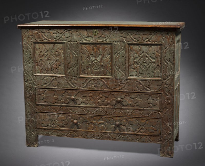 Chest, 1690-1720. America, Massachusetts, Connecticut River Valley (Hampshire county), late 17th - early 18th century. Oak; overall: 96.9 x 122.9 x 47.3 cm (38 1/8 x 48 3/8 x 18 5/8 in.).