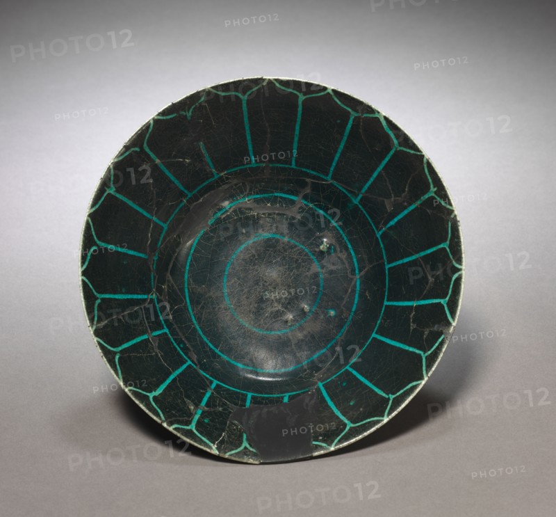Bowl, 12th Century. Iran, Rayy (?), Seljuk Period. Earthenware with underglaze-painted and incised design; overall: 9.2 x 21 cm (3 5/8 x 8 1/4 in.); diameter of foot: 8 cm (3 1/8 in.).