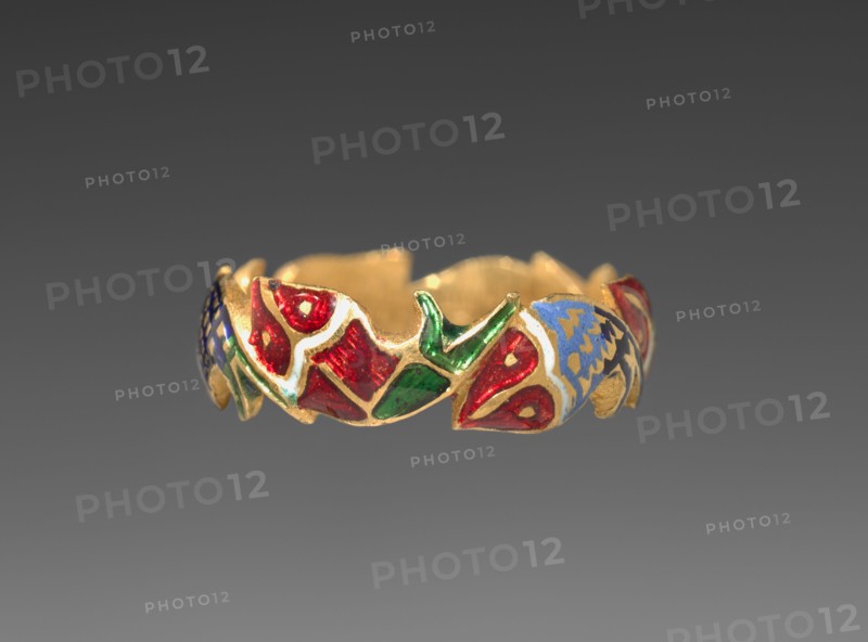 Ring in the Form of Six Fishes, 1700s. India, Jaipur, 18th century. Gold, enamel and gems; diameter: 1.6 cm (5/8 in.).