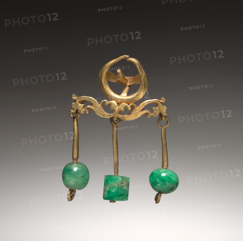 Earring, probably 1800s-1900s. Byzantium (style of), probably 19th-20th century. Gold with jade pendants; overall: 3.5 cm (1 3/8 in.).