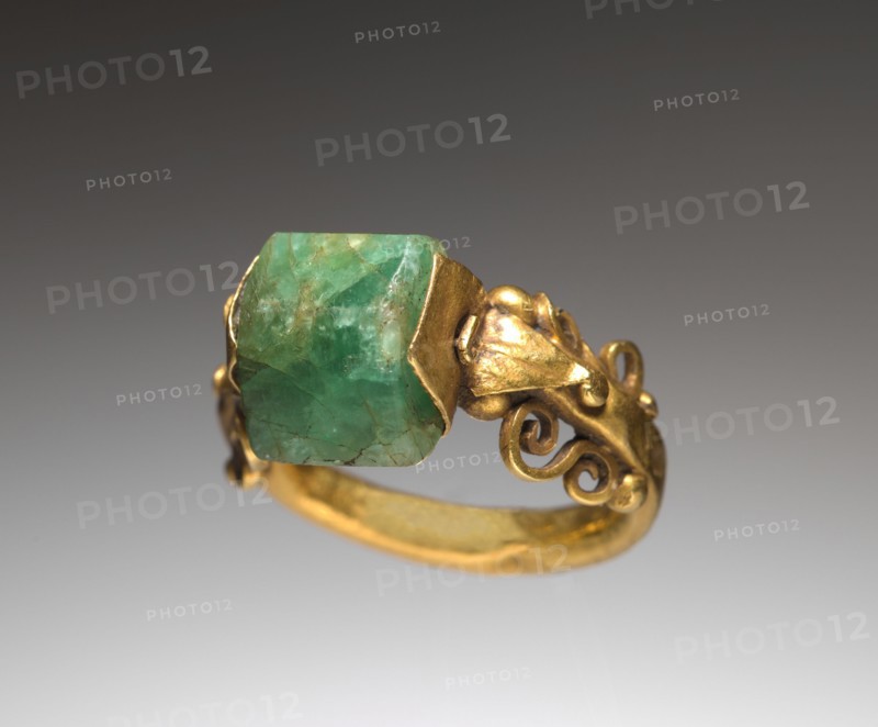 Ring, probably 1800s-1900s. Byzantium (style of), probably 19th-20th century. Gold and jade; diameter: 1.6 cm (5/8 in.).