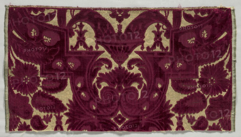 Velvet Fragment, 1600s. Italy, Genoa, 17th century. Velvet; overall: 29.7 x 55.5 cm (11 11/16 x 21 7/8 in.)