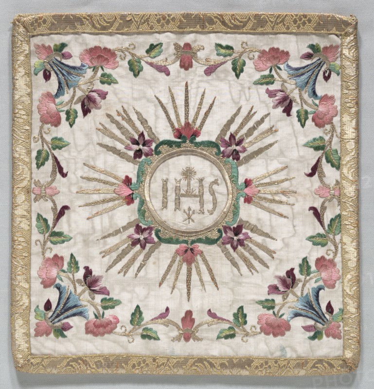 Pouch for the Chalice Cover, 1700s. Italy, 18th century or later copy. Embroidered satin and silk; overall: 25.4 x 26.7 cm (10 x 10 1/2 in.)
