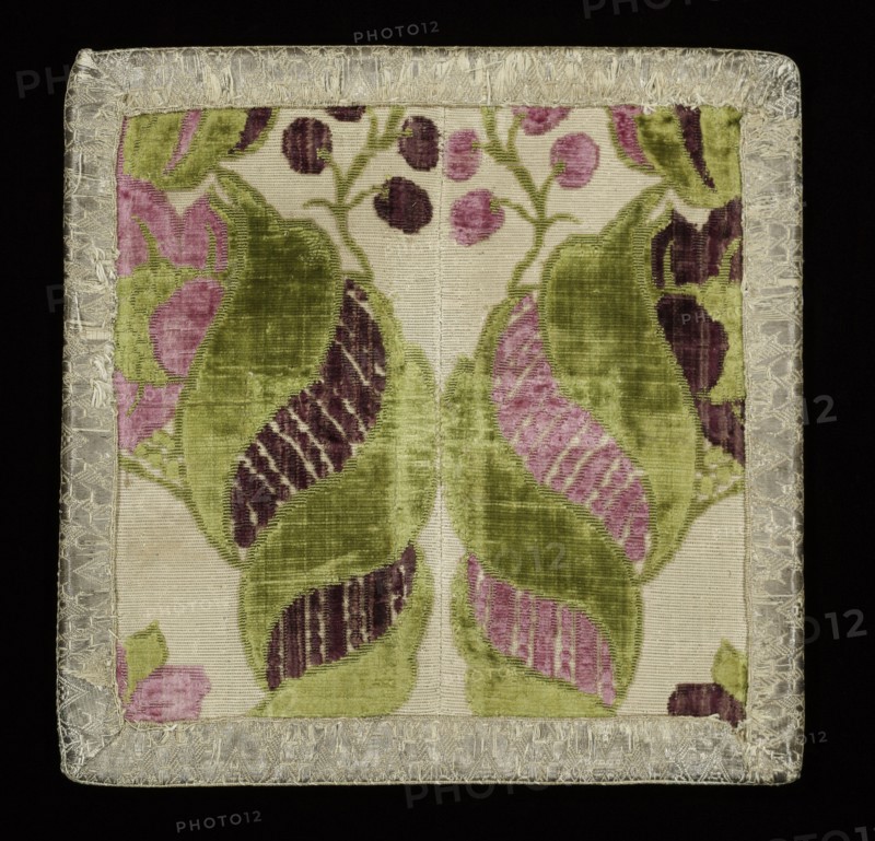 Burse(Corporal Case), 17th century. Italy, Genoa, 17th century. Cut and uncut silk velvet, metal thread lace; overall: 26.1 x 26.1 cm (10 1/4 x 10 1/4 in.).