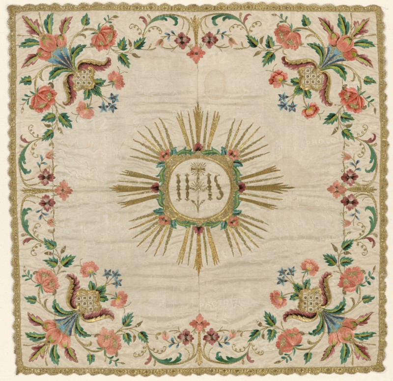 Chalice Veil, 1700s. Italy, 18th century. Embroidery, silk and gold thread; overall: 64.8 x 64.8 cm (25 1/2 x 25 1/2 in.).