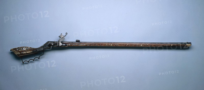 Tschinki (Wheel-Lock Hunting Rifle), c. 1630-1650. Poland, Silesia, 17th century. Steel with traces gilding; walnut stock inlaid with bone, stag horn, mother-of-pearl; overall: 122.9 cm (48 3/8 in.); butt: 9.6 cm (3 3/4 in.); barrel: 94.9 cm (37 3/8 in.); bore: 1.3 cm (1/2 in.).