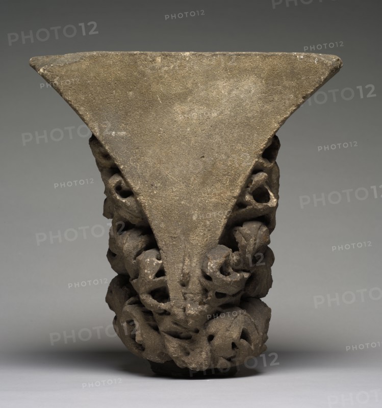 Architectural Fragment, 1400-1450. France, 15th century. Stone; overall: 29.9 x 31.1 x 15.3 cm (11 3/4 x 12 1/4 x 6 in.)