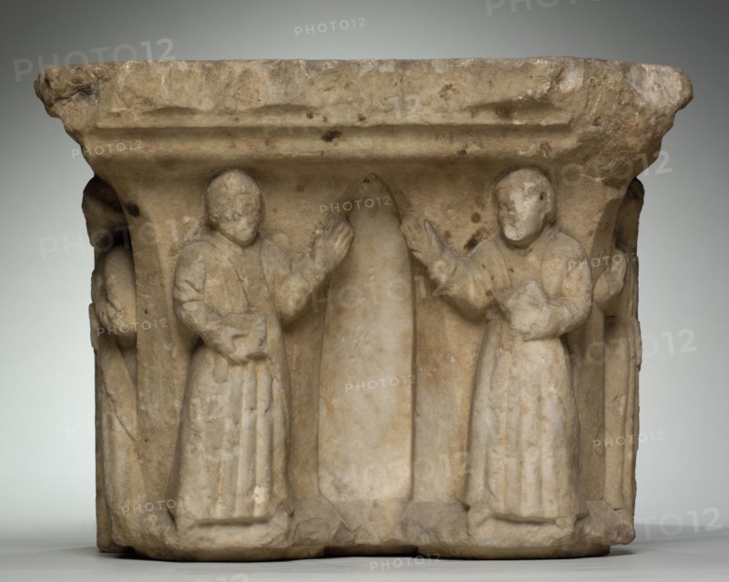 Engaged Capital, 1400s. Southern France, Abbey of Larreule, near Tarbes, 15th century. Limestone; overall: 39.4 x 53.3 x 25.4 cm (15 1/2 x 21 x 10 in.)