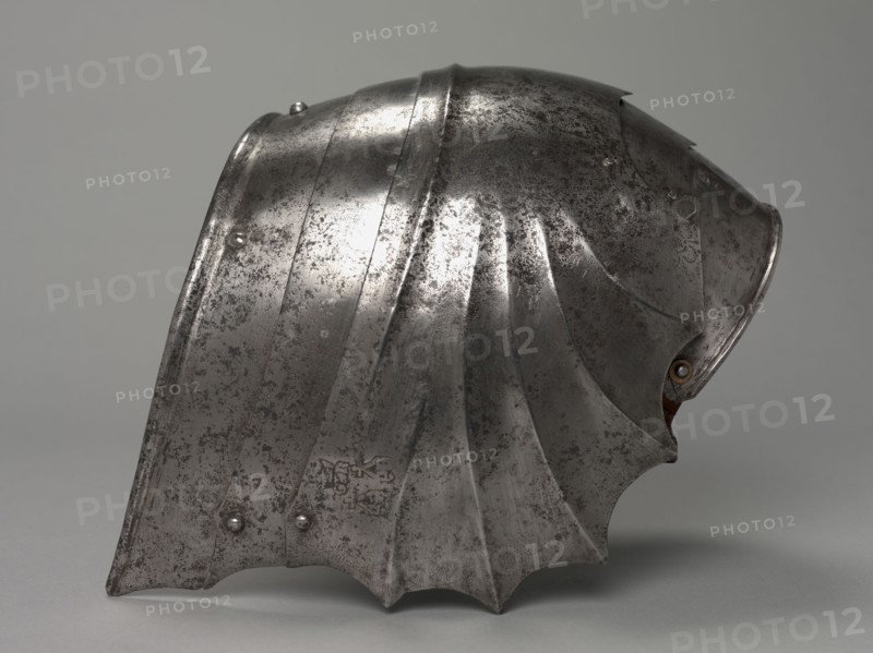 Pair of Gothic Fan-Shaped Pauldron (right), c. 1485-1500. Antonio Missaglia (Italian, 1416/17-1495/96). Steel; overall: 21.5 x 25.2 x 14.8 cm (8 7/16 x 9 15/16 x 5 13/16 in.).