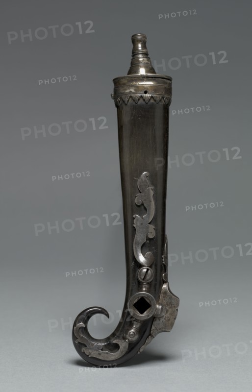 Combined Priming Flask and Wheel-Lock Spanner, c. 1600-1650. Germany or Austria, first half of 17th Century. Horn with brass and steel mounts; overall: 18.1 x 5.7 cm (7 1/8 x 2 1/4 in.).