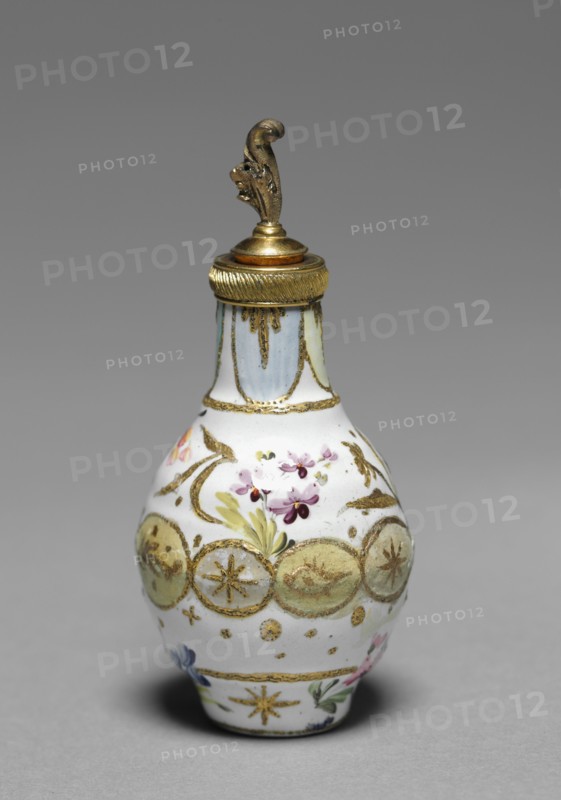 Scent Bottle, late 1700s. Staffordshire Factory (British). Enamel on copper with gilt metal mounts; overall: 7.7 x 3.4 cm (3 1/16 x 1 5/16 in.).
