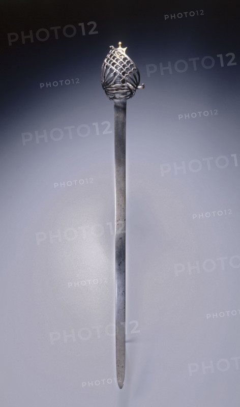 Schiavona Broadsword, early 1700s. Italy, Venice, early 18th Century. Steel, leather, wood, brass; overall: 109.9 cm (43 1/4 in.); blade: 94 cm (37 in.); grip: 9.2 cm (3 5/8 in.); guard: 13.3 cm (5 1/4 in.).