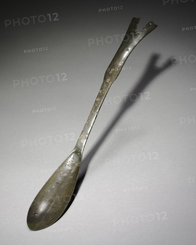 Spoon with Fish-Tail Design, 918-1392. Korea, Goryeo period (918-1392). Silver bronze; overall: 30 cm (11 13/16 in.).