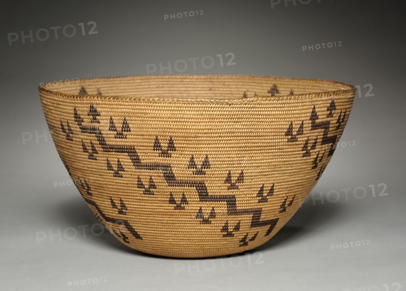 Cooking Bowl, 1890. California, Mono, LAke Paiute, late 19th- early 20th century. Willow, bracken fern; coiled (3 rods); diameter: 16 x 29.8 cm (6 5/16 x 11 3/4 in.).