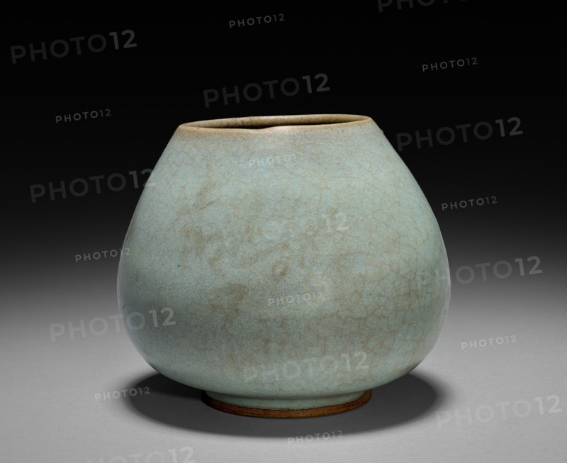 Lotus Bud Jar: Jun ware, 12th-13th Century. Northern China, Northern Song dynasty (960-1127) - Jin dynasty (1115-1234). Stoneware; diameter: 9.8 cm (3 7/8 in.); overall: 9.8 cm (3 7/8 in.).