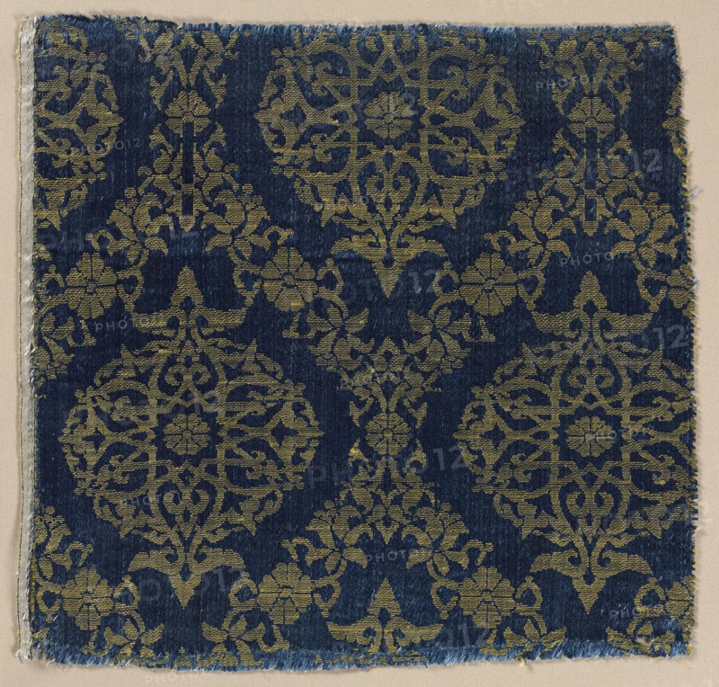 Lampas with foliate medallions in ogival lattice, 1400s. Egypt. Lampas: silk; overall: 21.6 x 22.3 cm (8 1/2 x 8 3/4 in.).