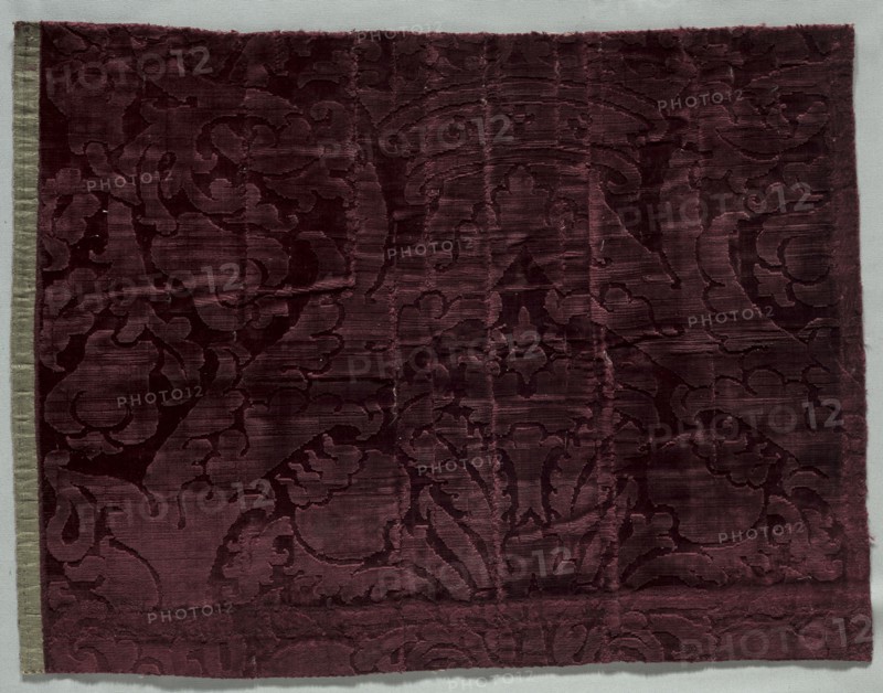 Velvet Fragment, 1500s. Italy, 16th century. Velvet; overall: 38.5 x 50.5 cm (15 3/16 x 19 7/8 in.).