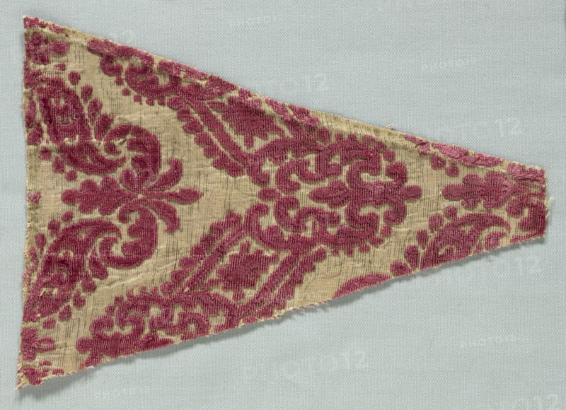 Velvet Fragment, 1650-1699. Italy, 2nd half 17th century. Velvet; overall: 24.5 x 17.5 cm (9 5/8 x 6 7/8 in.)