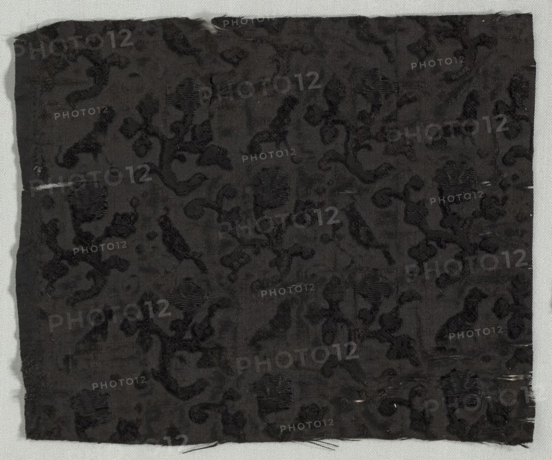 Velvet Fragment, c. 1700. Italy, early 18th century. Velvet; overall: 22.5 x 18.5 cm (8 7/8 x 7 5/16 in.)