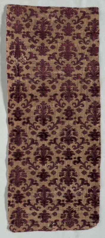 Velvet Fragment, 1600-1640. Italy, 1st third of 17th century. Velvet (cut and uncut); silk and silver filé; overall: 50 x 20.5 cm (19 11/16 x 8 1/16 in.)