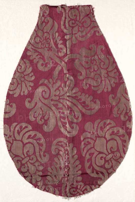 Fragment, early 1600s. France or Spain, early 17th century. Silk damask; overall: 62.5 x 41 cm (24 5/8 x 16 1/8 in.).